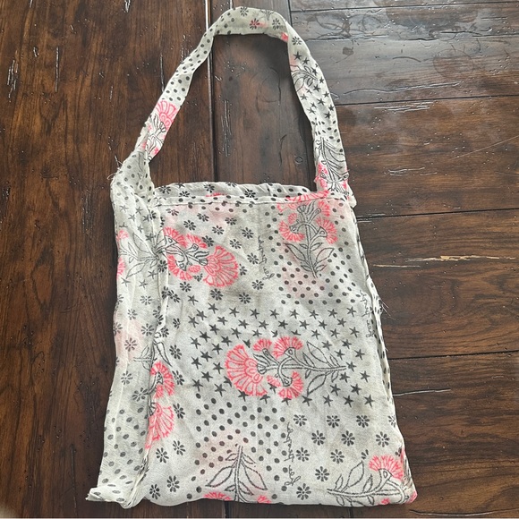 Free People Gauzy Floral Cotton Market Tote Bag Pink Black - Picture 7 of 7